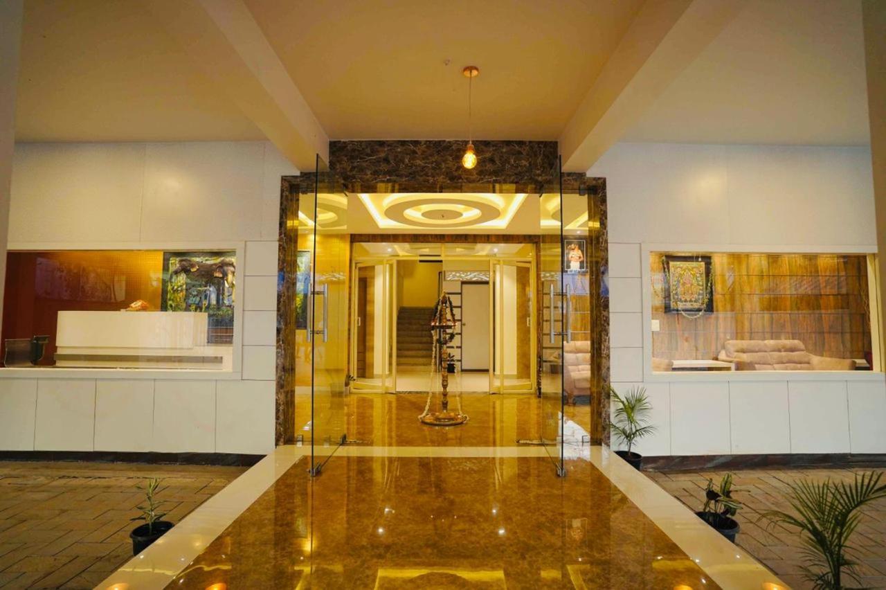 Geetha Govindham Hotel Guruvāyūr Eksteriør billede